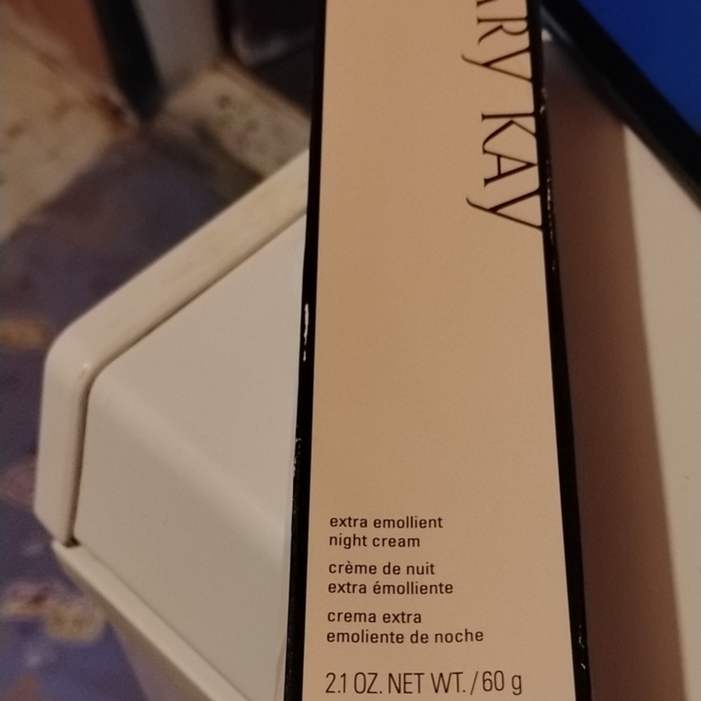Mary Kay Night Cream in Cream Packaging